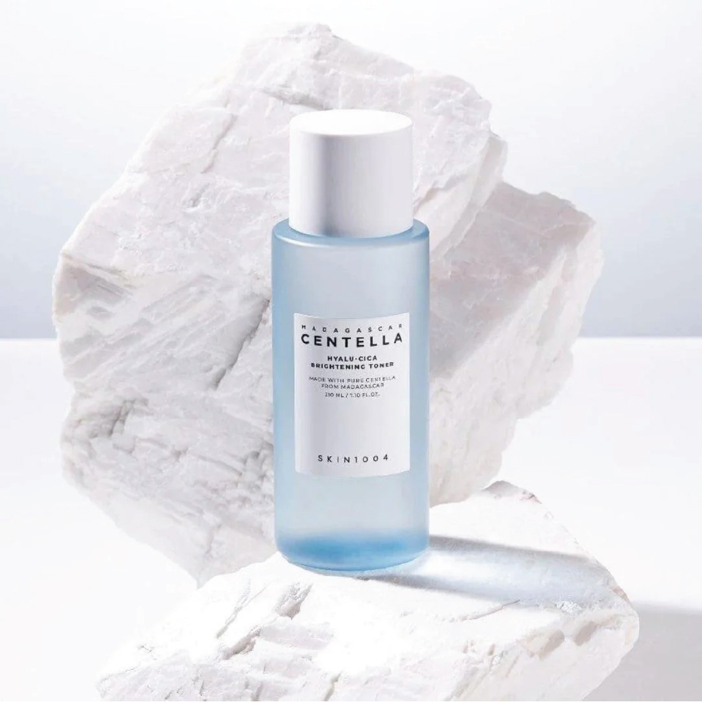SKIN1004, Madagascar Centella Hyalu-Cica Brightening Toner, Hydrating and illuminating facial toner, 210ml
