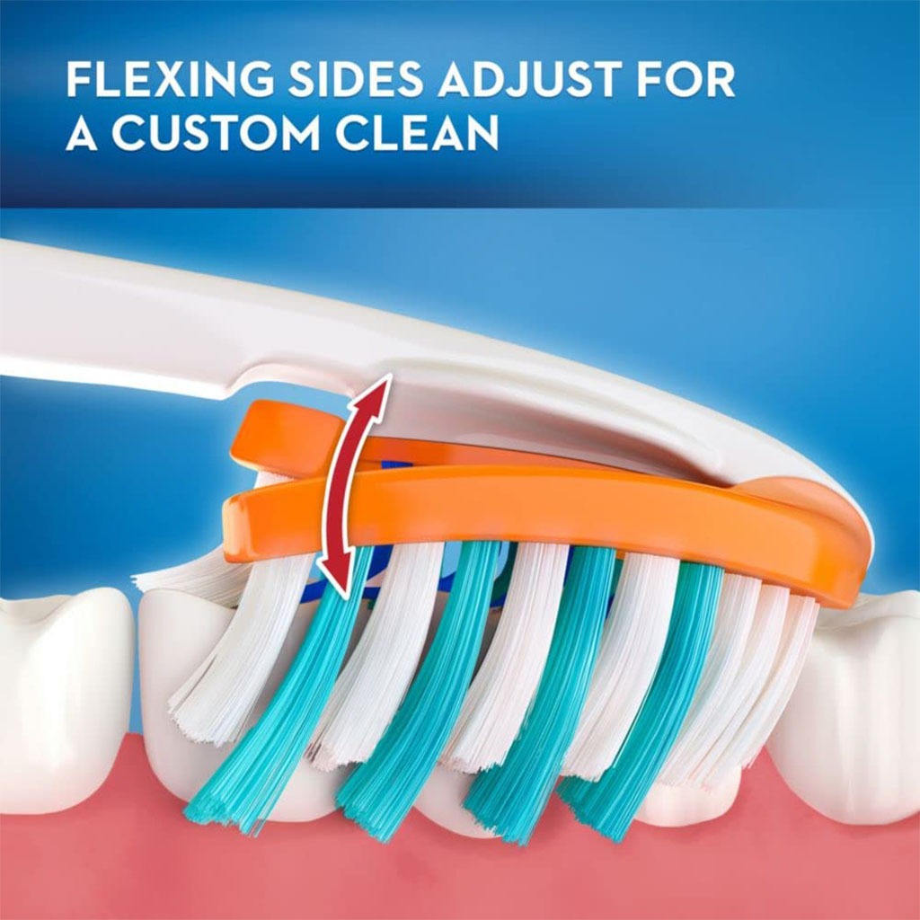 Oral-B, Pro-Expert Pro-Flex Soft Toothbrush, Soft manual toothbrush for effective plaque removal