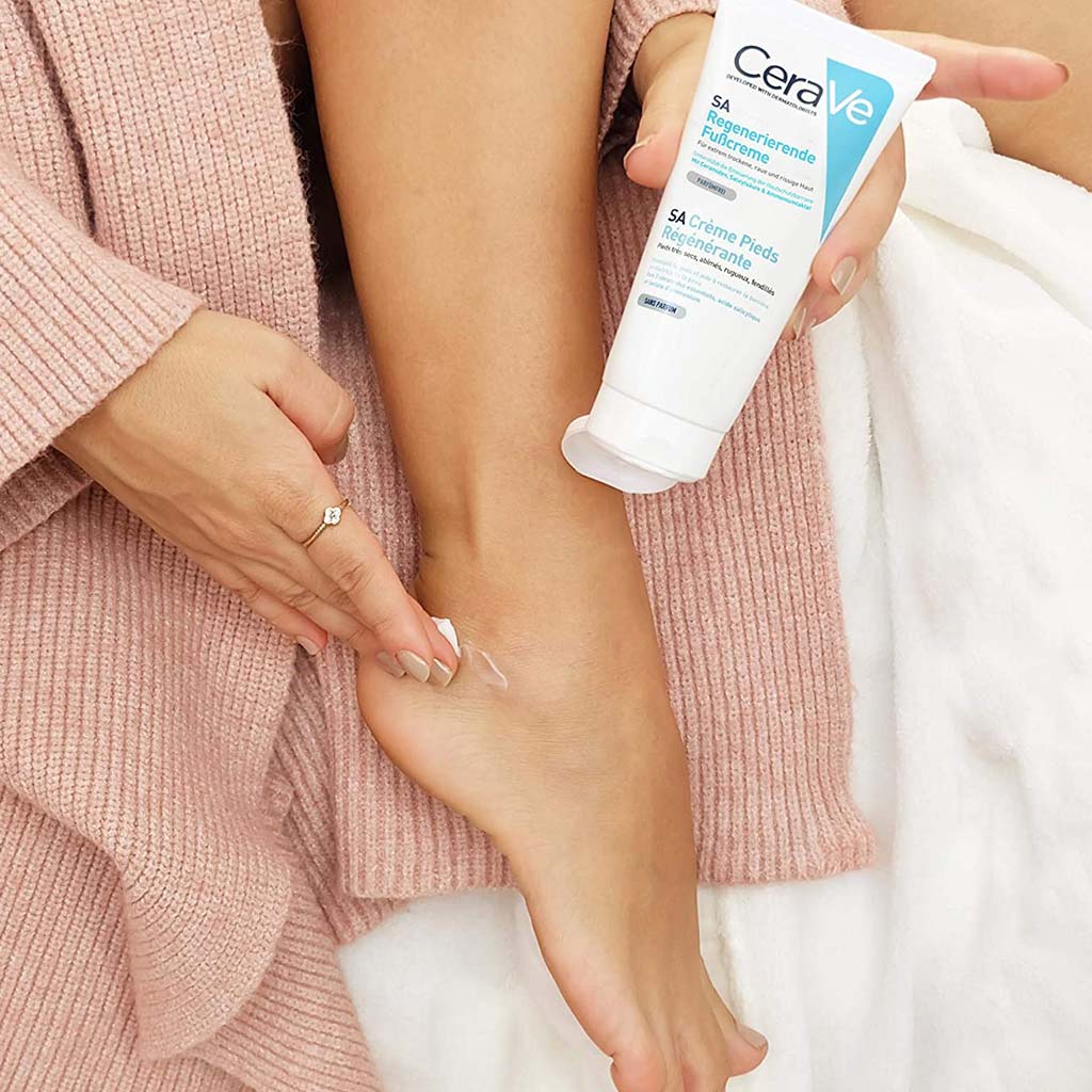 CeraVe, SA Renewing Foot Cream with Salicylic Acid, Exfoliating and moisturizing foot cream for dry, rough skin, 88ml