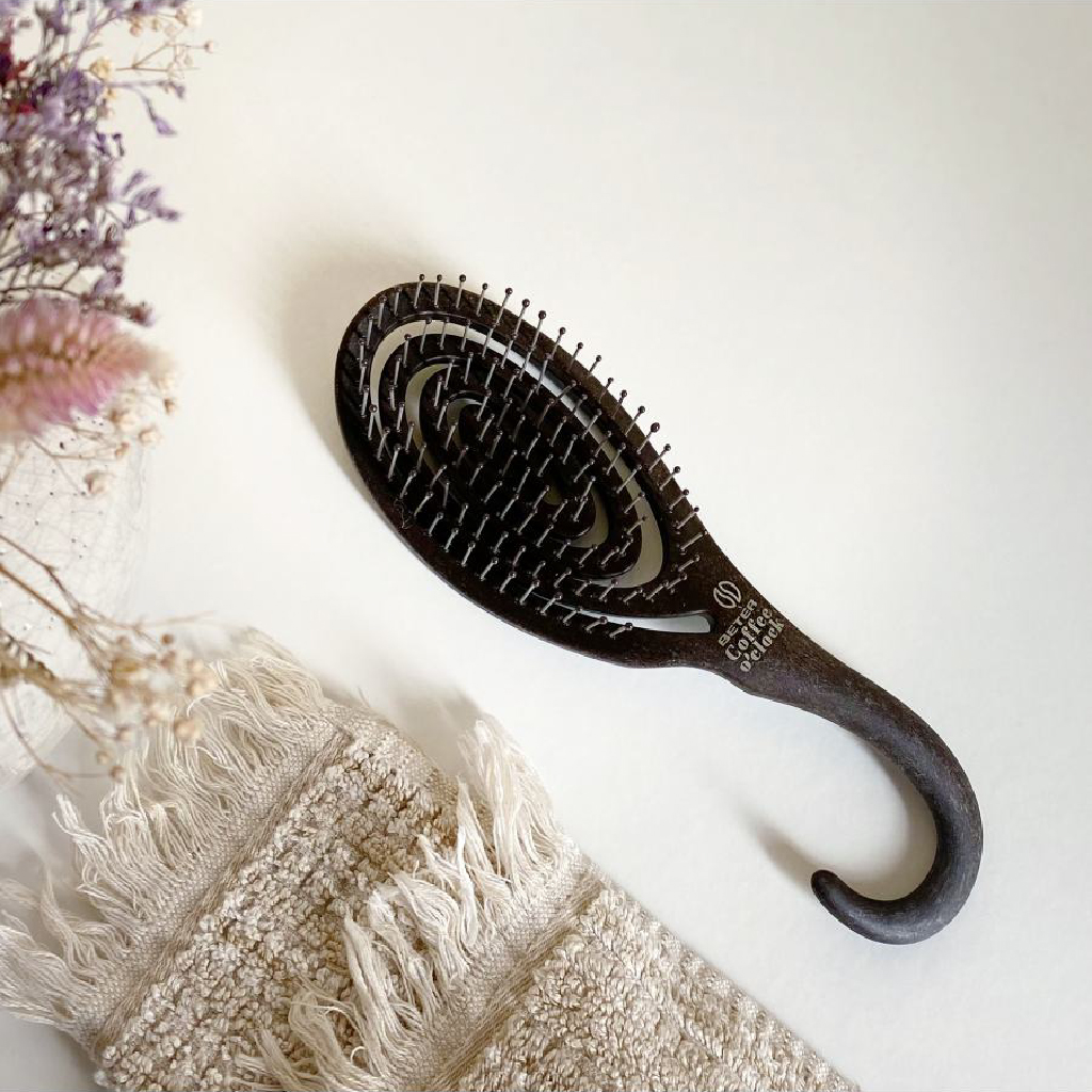 Beter, Coffee O'Clock Flexible Detangling Brush, Gentle hairbrush for easy detangling and styling