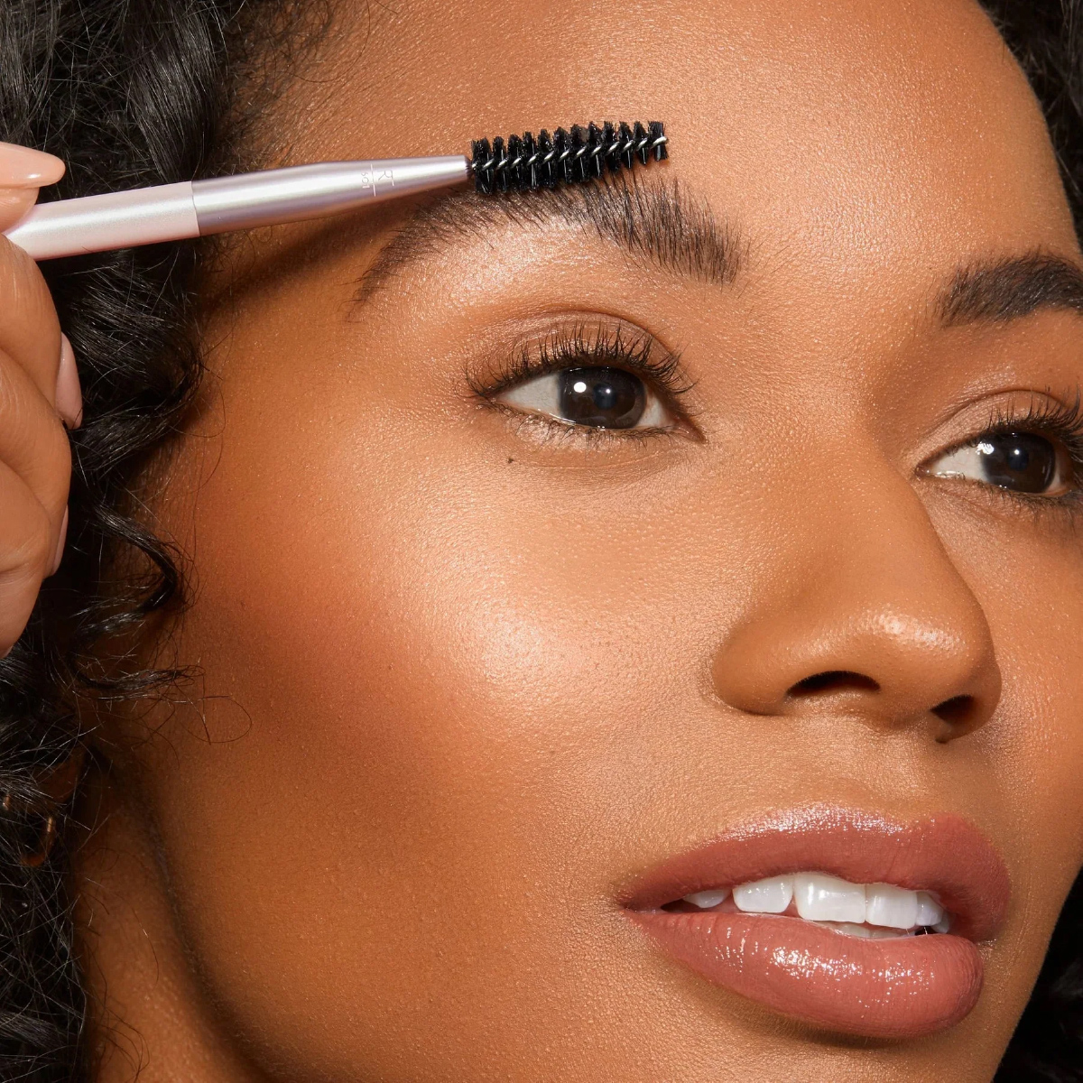 Real Techniques, Dynamic Duo Brow Brush, Precision angled brush for brows and concealer