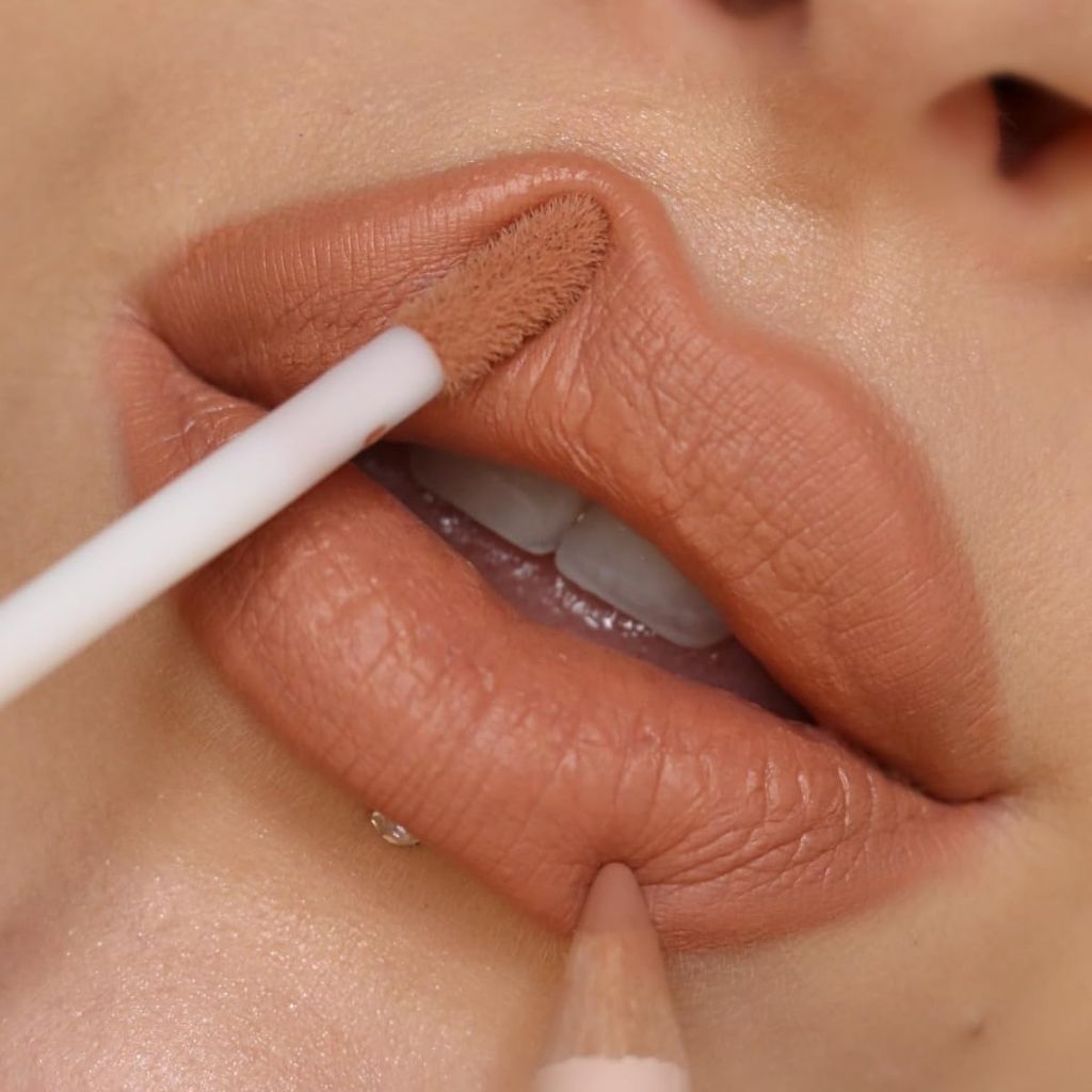 MAKEUP REVOLUTION LIP CONTOUR KIT LOVER