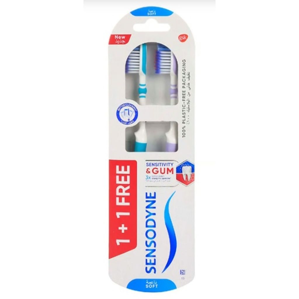 Sensodyne, Sensitivity & Gum Soft Toothbrush, Soft toothbrush for sensitive teeth and gum care, 2 toothbrushes