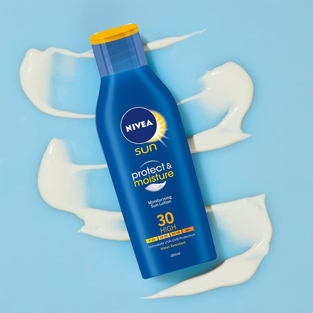 Nivea Sun, SPF 30 Moisturising Sun Lotion, Broad spectrum sun protection with moisturizing effect, 200ml