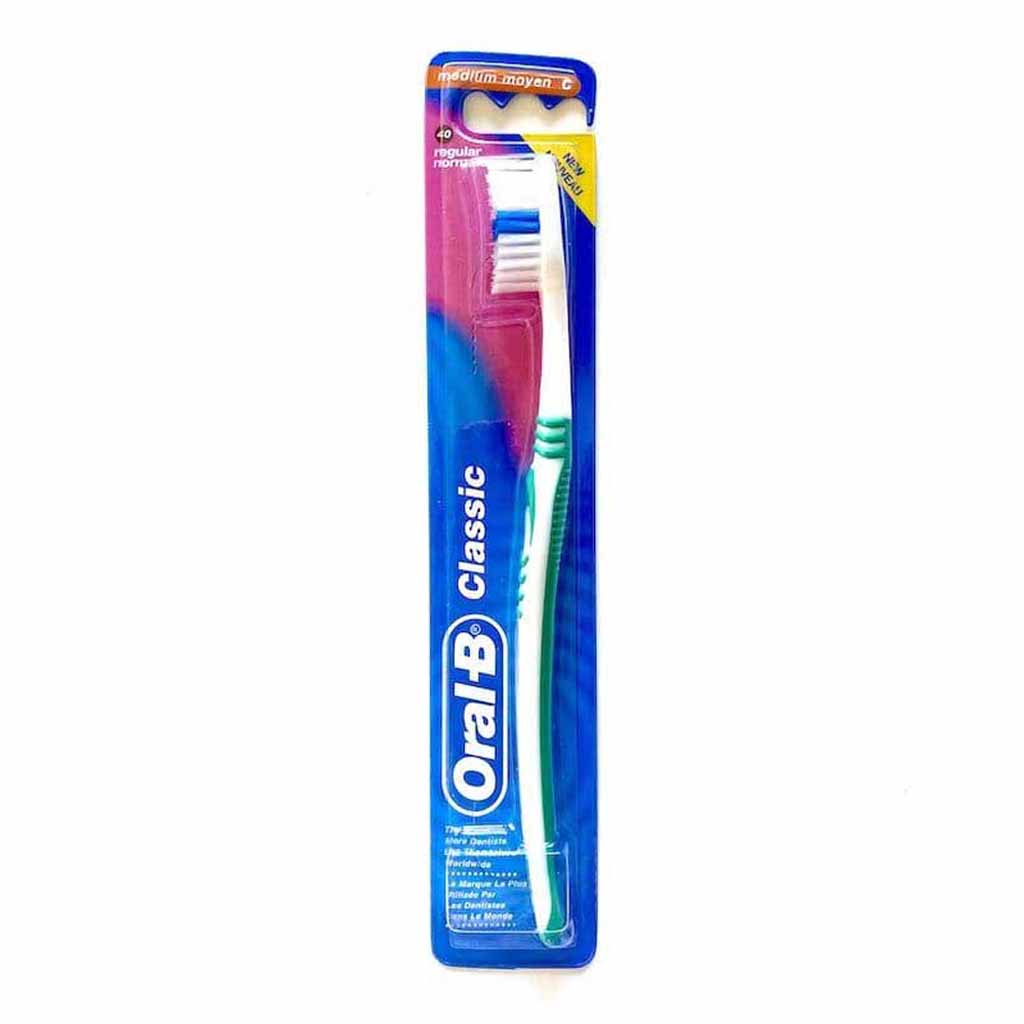 Oral-B, Classic 40 Manual Toothbrush, Medium bristles for everyday cleaning, Medium
