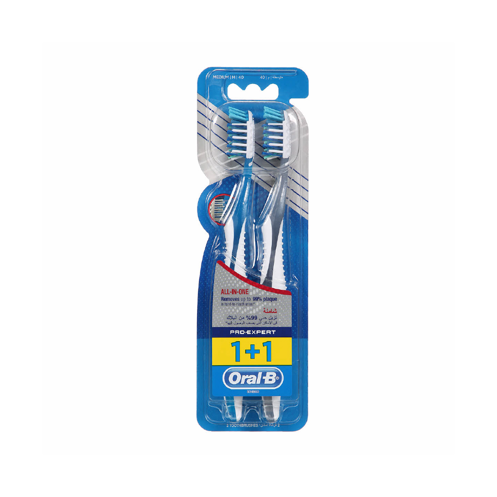 Oral-B, Pro-Expert Bacteria Blast manual toothbrush, Medium bristles for effective plaque removal